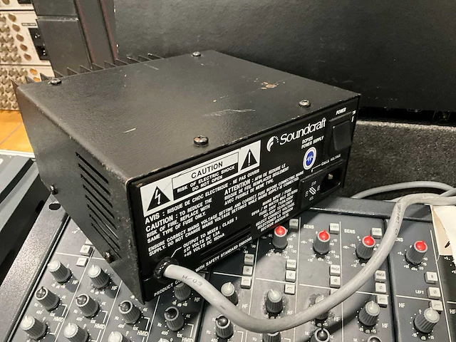 Soundcraft k1 analoge mengtafel - afbeelding 6 van  7