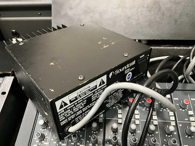 Soundcraft k1 analoge mengtafel - afbeelding 6 van  7