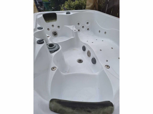 Spa - jacuzzi - afbeelding 3 van  6