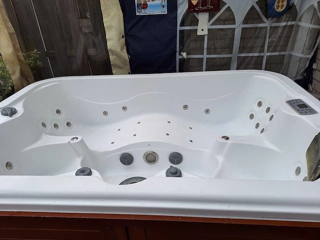 Spa - jacuzzi - afbeelding 5 van  6