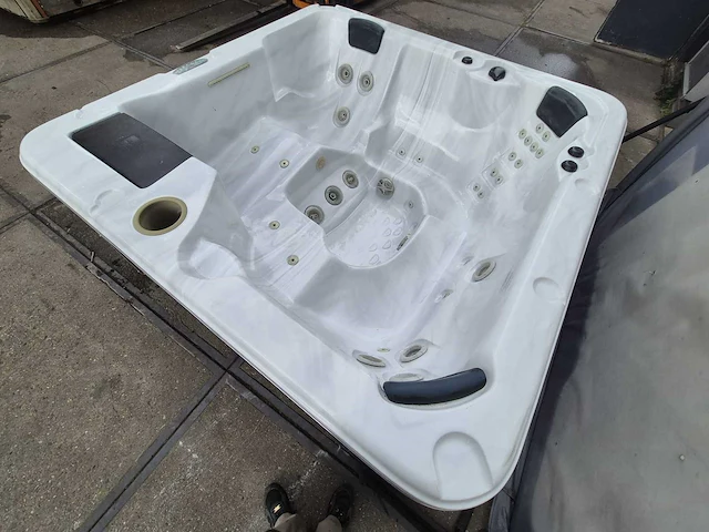 Spa 6 persoons jacuzzi en buitenspa - afbeelding 4 van  22