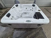 Spa 6 persoons jacuzzi en buitenspa - afbeelding 5 van  22