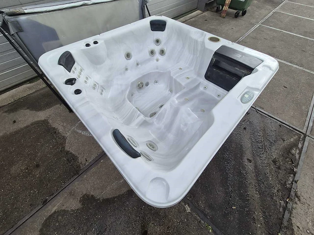 Spa 6 persoons jacuzzi en buitenspa - afbeelding 6 van  22