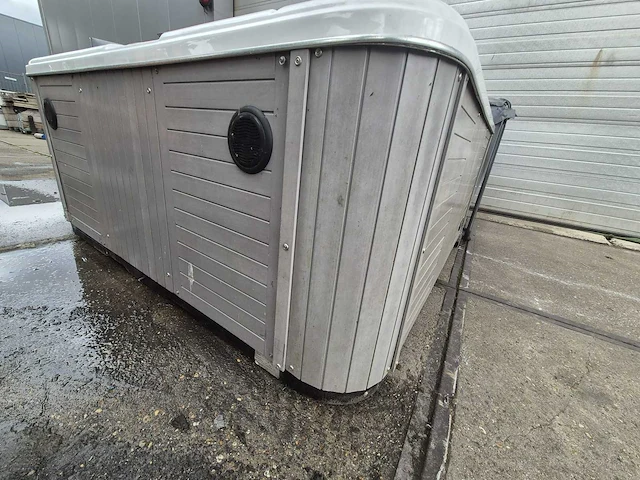 Spa 6 persoons jacuzzi en buitenspa - afbeelding 9 van  22