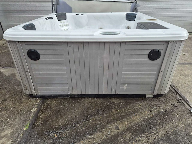 Spa 6 persoons jacuzzi en buitenspa - afbeelding 11 van  22
