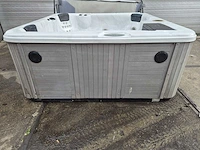 Spa 6 persoons jacuzzi en buitenspa - afbeelding 11 van  22