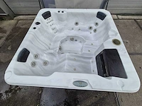 Spa 6 persoons jacuzzi en buitenspa - afbeelding 1 van  22
