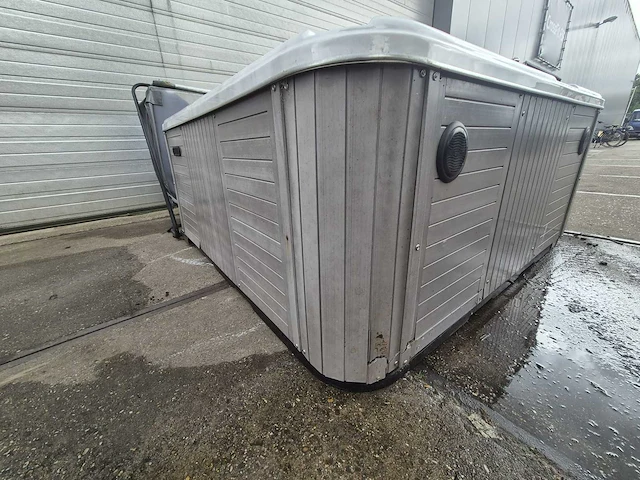 Spa 6 persoons jacuzzi en buitenspa - afbeelding 13 van  22