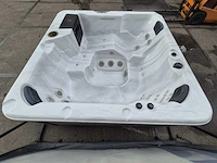Spa 6 persoons jacuzzi en buitenspa - afbeelding 16 van  22