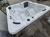 Spa 6 persoons jacuzzi en buitenspa - afbeelding 21 van  22