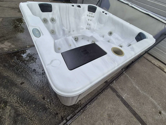 Spa 6 persoons jacuzzi en buitenspa - afbeelding 22 van  22