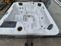Spa 6 persoons jacuzzi en buitenspa - afbeelding 2 van  22
