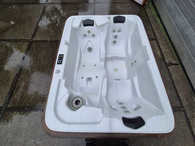 Spa builders 3 persoons amerikaanse spa jacuzzi en buitenspa - afbeelding 1 van  19