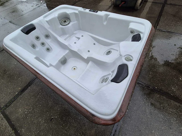 Spa builders 3 persoons amerikaanse spa jacuzzi en buitenspa - afbeelding 2 van  19