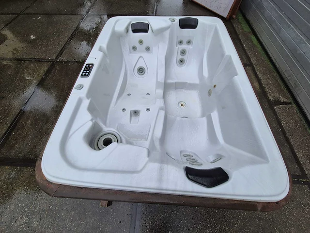 Spa builders 3 persoons amerikaanse spa jacuzzi en buitenspa - afbeelding 13 van  19
