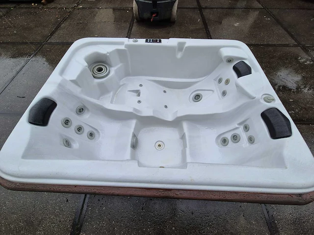 Spa builders 3 persoons amerikaanse spa jacuzzi en buitenspa - afbeelding 14 van  19
