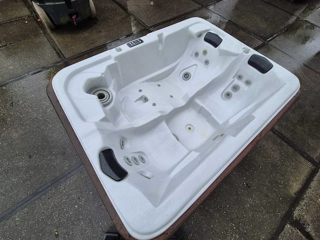 Spa builders 3 persoons amerikaanse spa jacuzzi en buitenspa - afbeelding 16 van  19