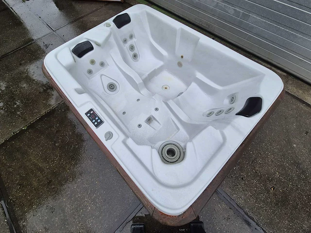 Spa builders 3 persoons amerikaanse spa jacuzzi en buitenspa - afbeelding 17 van  19