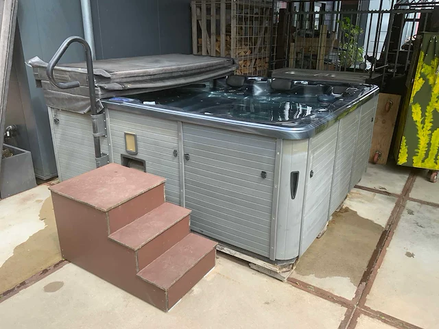 Spa jacuzzi - afbeelding 1 van  29