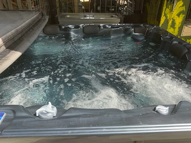 Spa jacuzzi - afbeelding 14 van  29