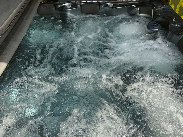 Spa jacuzzi - afbeelding 16 van  29