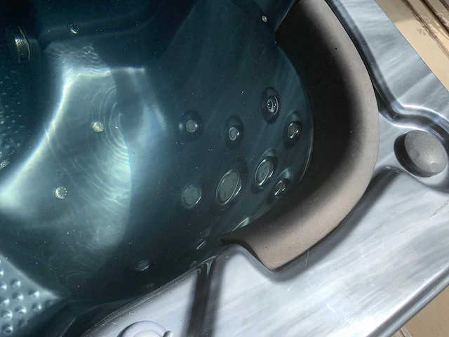 Spa jacuzzi - afbeelding 17 van  29