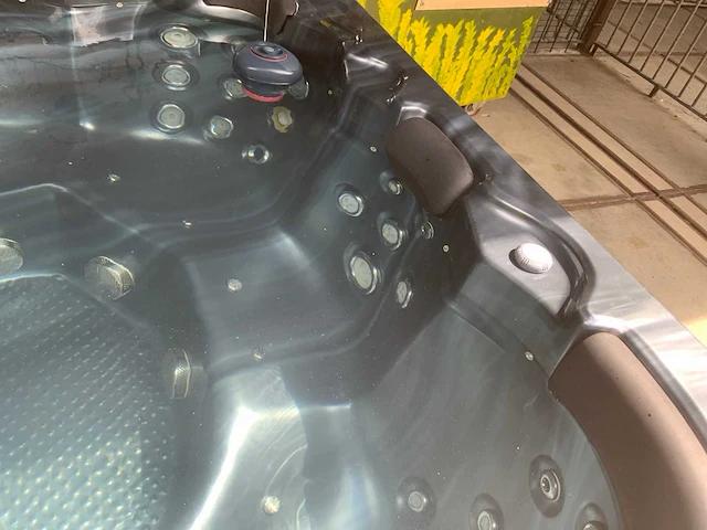 Spa jacuzzi - afbeelding 18 van  29