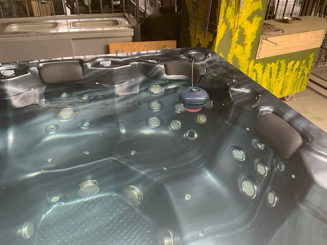 Spa jacuzzi - afbeelding 19 van  29