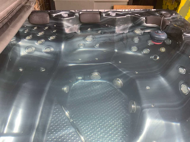 Spa jacuzzi - afbeelding 20 van  29