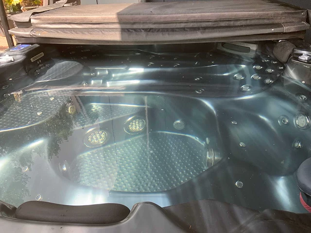 Spa jacuzzi - afbeelding 22 van  29