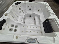 Spa king 5 persoons jacuzzi en buitenspa - afbeelding 1 van  13