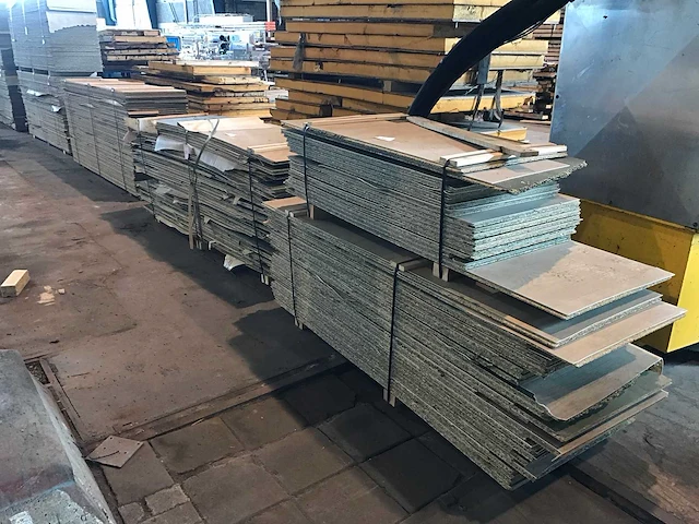 Spaanplaat groen met vinyl 18mm (135x) - afbeelding 1 van  5