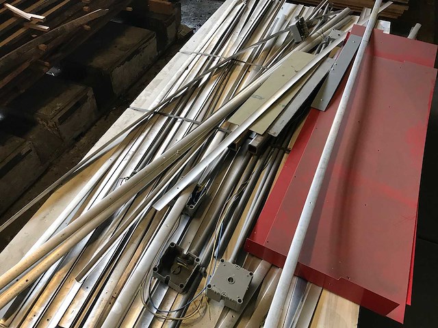 Spaanplaat wand met profielen (32x) - afbeelding 4 van  4