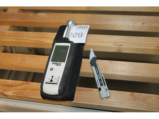 Spanningsdetector en vochtmeter levelfix. - afbeelding 1 van  2