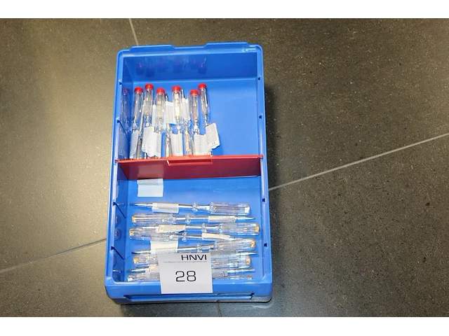 Spanningszoekers in twee uitvoeringen in kunststofkrat 19 stuks - afbeelding 1 van  2