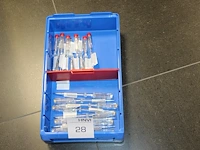 Spanningszoekers in twee uitvoeringen in kunststofkrat 19 stuks - afbeelding 1 van  2