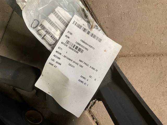 Spare tire retainer - afbeelding 4 van  4