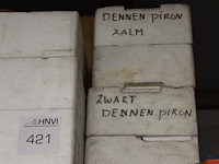 Speciale dakpannen / dakdelen w.o. dennen pionnen terra cotta en zwart. - afbeelding 2 van  3