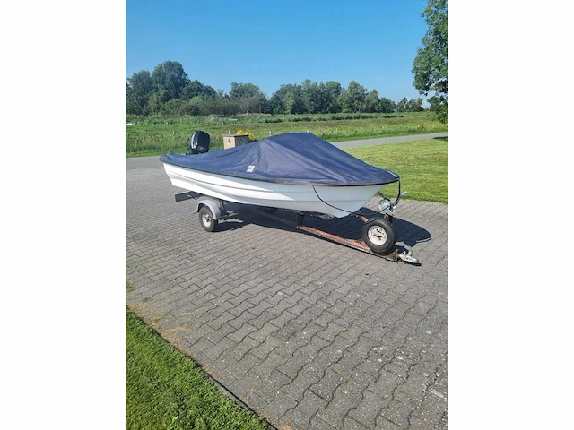Speedboot + 15 pk mercuri buitenboordmotor - met trailer - speedboot - afbeelding 18 van  25