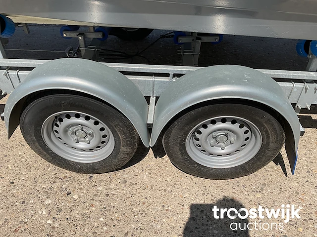 Speedboot met boottrailer - afbeelding 25 van  34