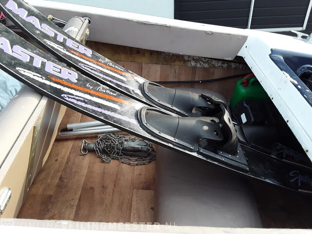 Speedboot met buitenboordmotor 20pk mercury en toebehoren - afbeelding 3 van  17