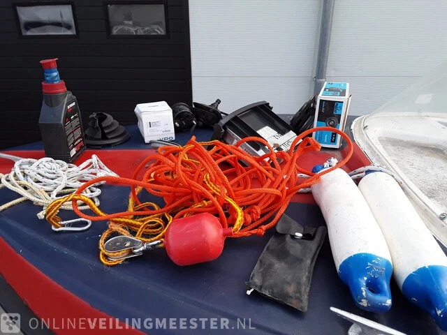 Speedboot met buitenboordmotor 20pk mercury en toebehoren - afbeelding 5 van  17