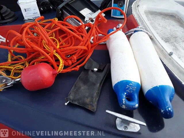 Speedboot met buitenboordmotor 20pk mercury en toebehoren - afbeelding 6 van  17