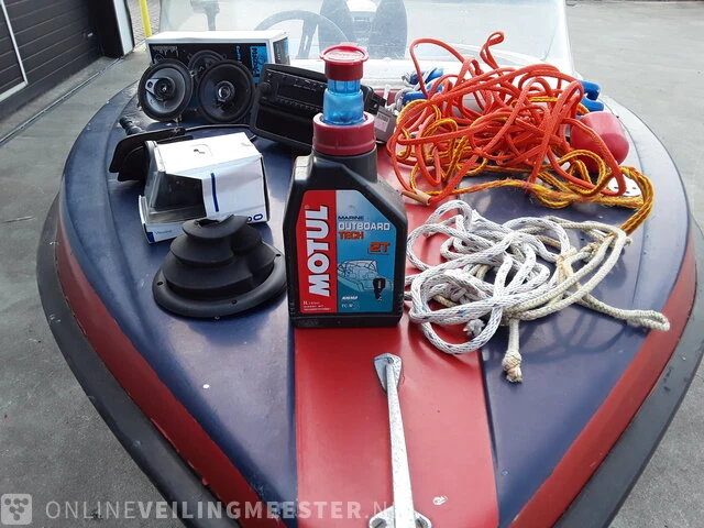 Speedboot met buitenboordmotor 20pk mercury en toebehoren - afbeelding 7 van  17