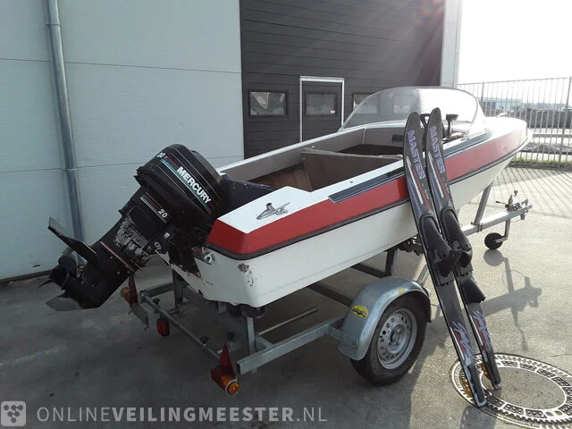 Speedboot met buitenboordmotor 20pk mercury en toebehoren - afbeelding 10 van  17