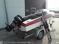 Speedboot met buitenboordmotor 20pk mercury en toebehoren - afbeelding 10 van  17