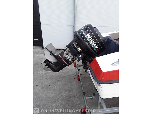 Speedboot met buitenboordmotor 20pk mercury en toebehoren - afbeelding 13 van  17