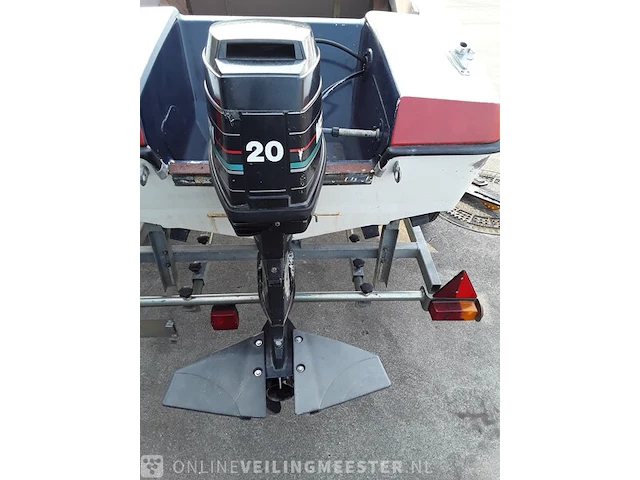 Speedboot met buitenboordmotor 20pk mercury en toebehoren - afbeelding 16 van  17