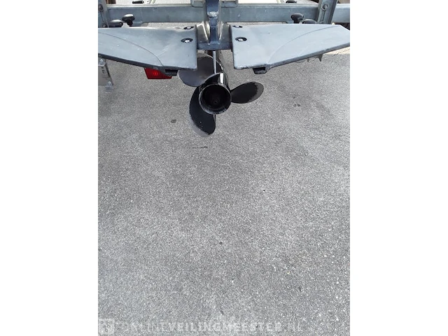 Speedboot met buitenboordmotor 20pk mercury en toebehoren - afbeelding 17 van  17