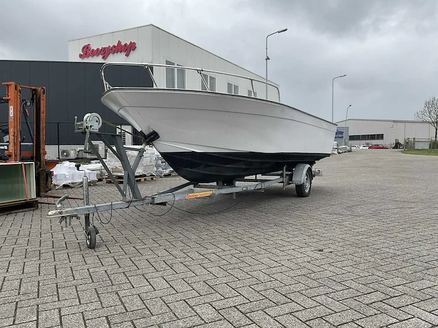 Speedboot met trailer - afbeelding 1 van  10